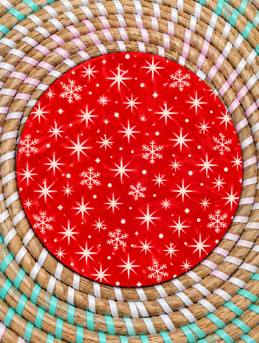 Red Christmas Snowflakes & Stars Coaster – Festive Wooden Drinks Coaster – Tradi
