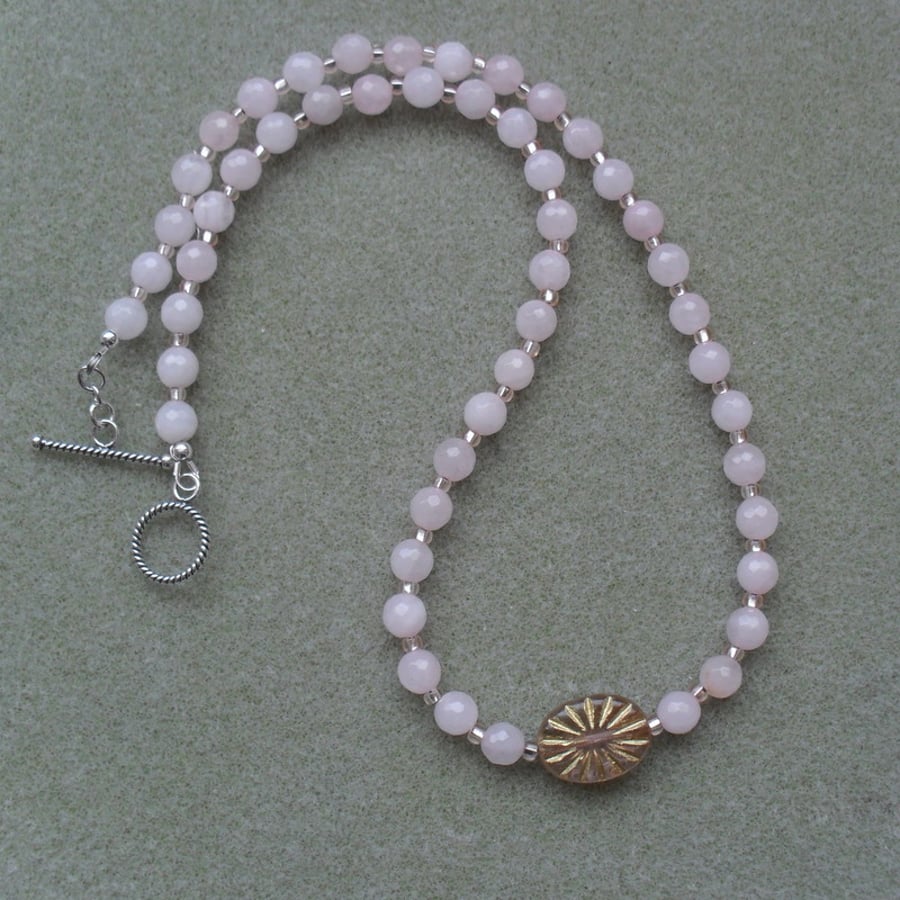 GLASS BEAD NECKLACE W/PEARLS PALE ROSE GLASS BEAD NECKLACE W/PEARLS PALE ROSE