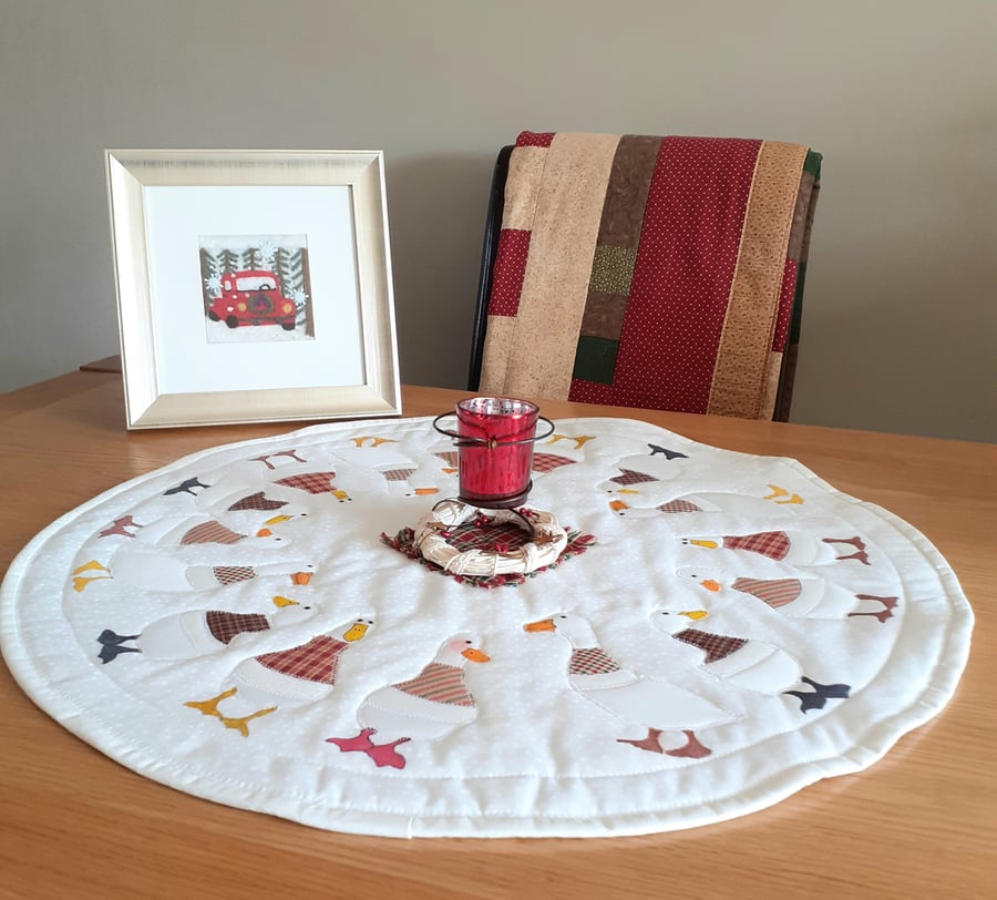 Christmas Quackers Table Centrepiece 