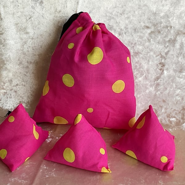 PINK SPOT 3  LITTLE BEAN BAGS RICE FILLED THROWING OR JUGGLING GAME & BAG
