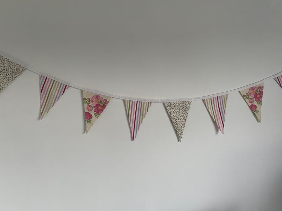 Pink Floral Bunting. (020)