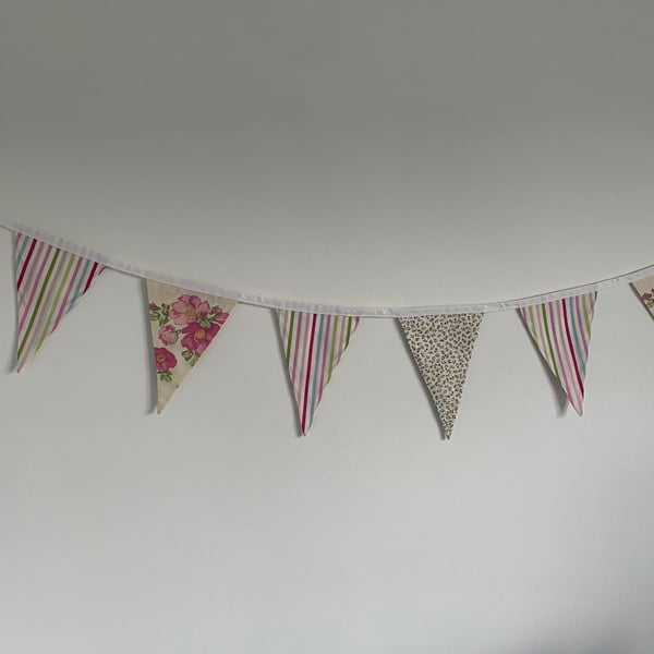Pink Floral Bunting. (020)