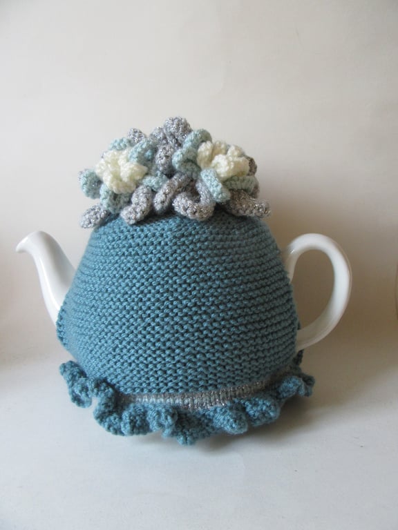 Tea cosy Tea cosie - Christmas whirly twirly - ice blue