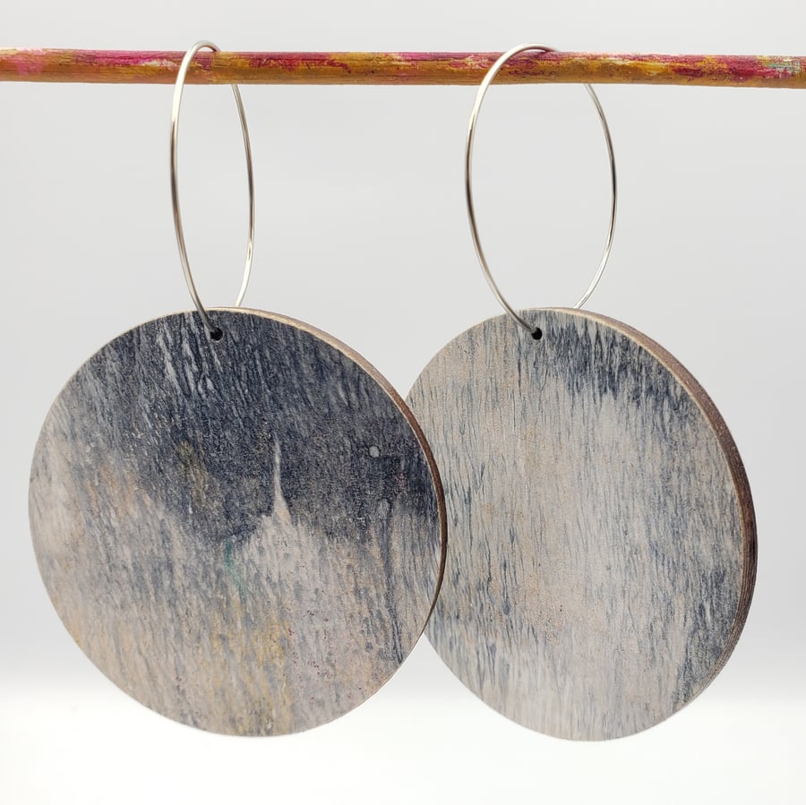 Big round dangly earrings in silver, taupe, white and grey