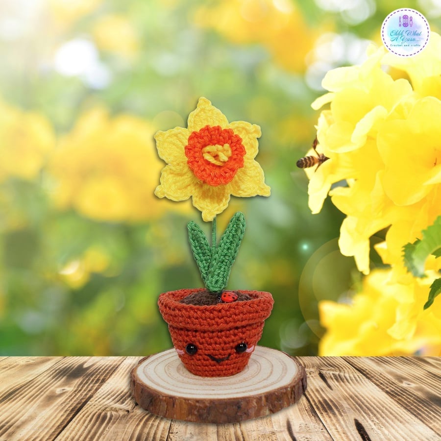 Crochet daffodil in smiley flower pot. Crochet daffodil. Crochet flower pot.