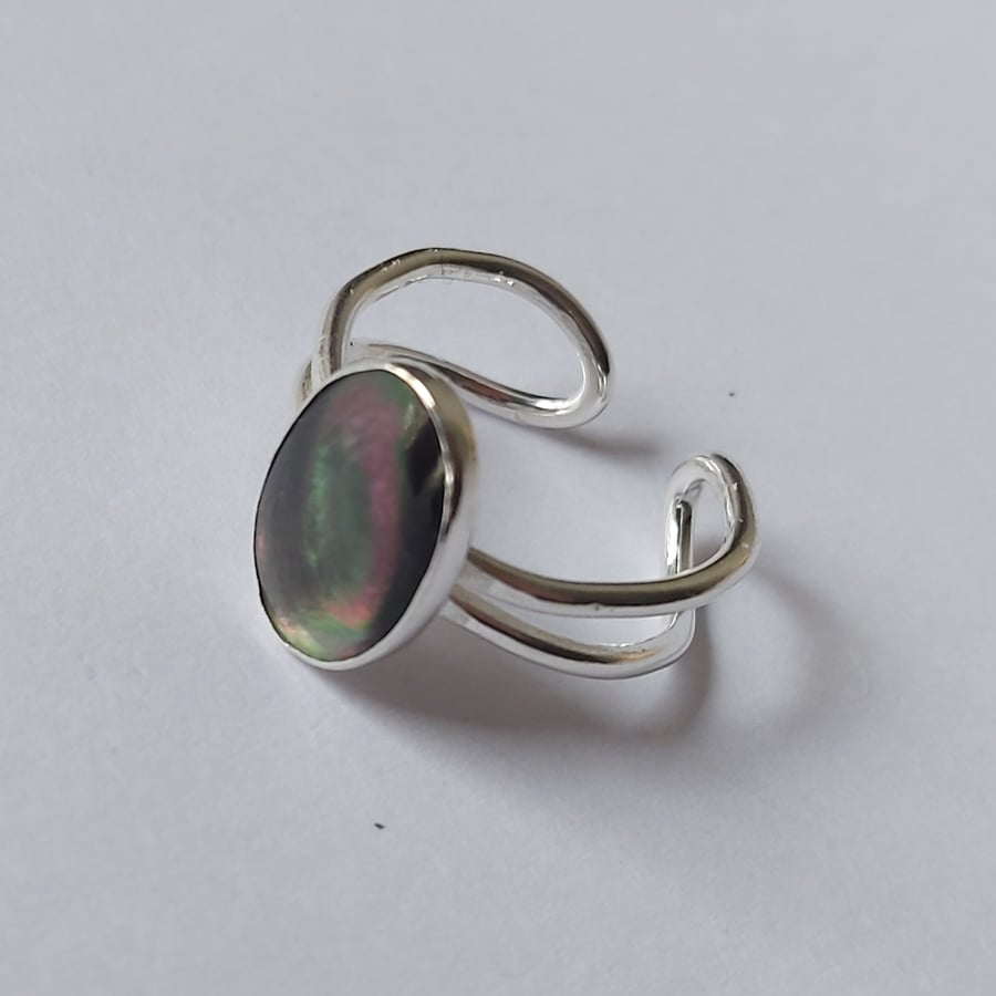 Ring; Sterling Silver and Black Lip Pearl; Iridescent, Adjustable.