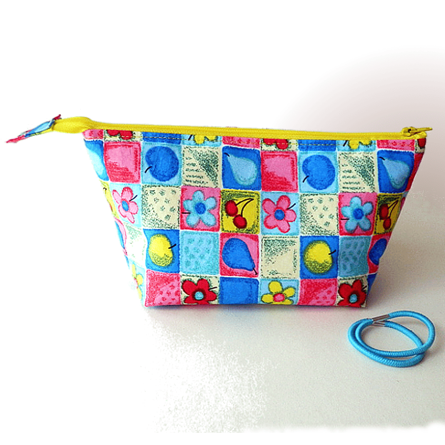 Bright, wide-zipped pouch, make-up bag, flowers and fruits, POSTAGE INCLUDED