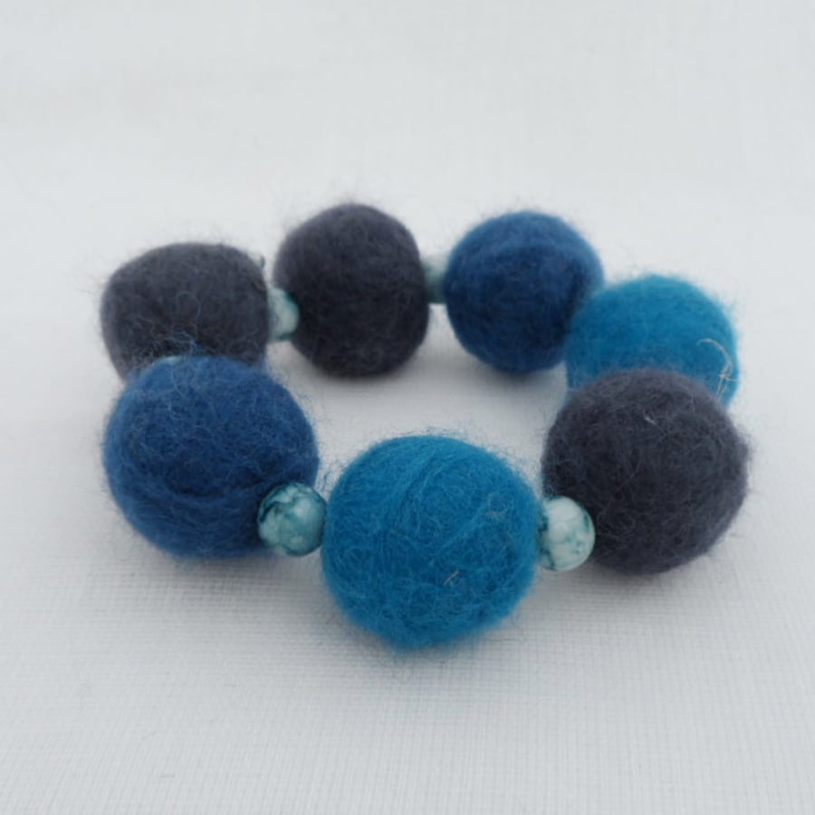 Felted ball and bead bracelet (blue)