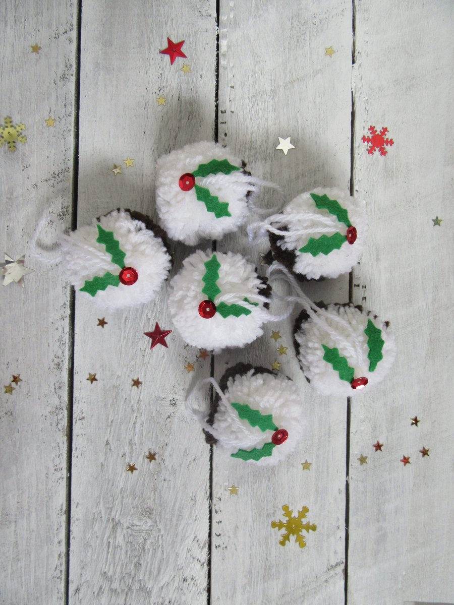 Pompom Christmas pudding tree decorations