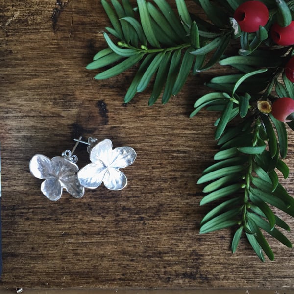 Beautiful sterling silver hydrangea flower earrings - silver flower earrings 
