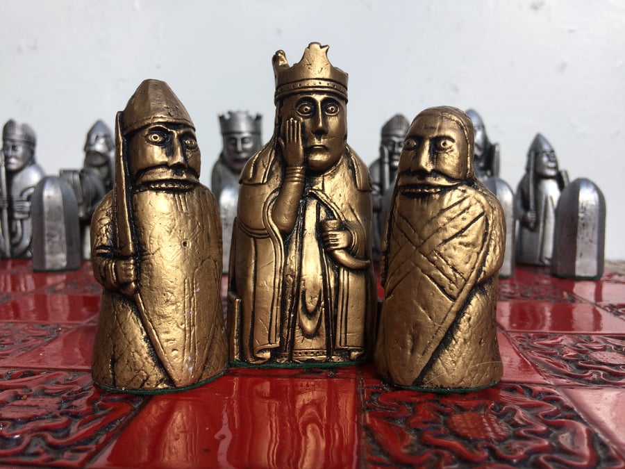 Beautiful Lewis Chess set - Lewis Chessmen Authentic Replica - Large rare chess 