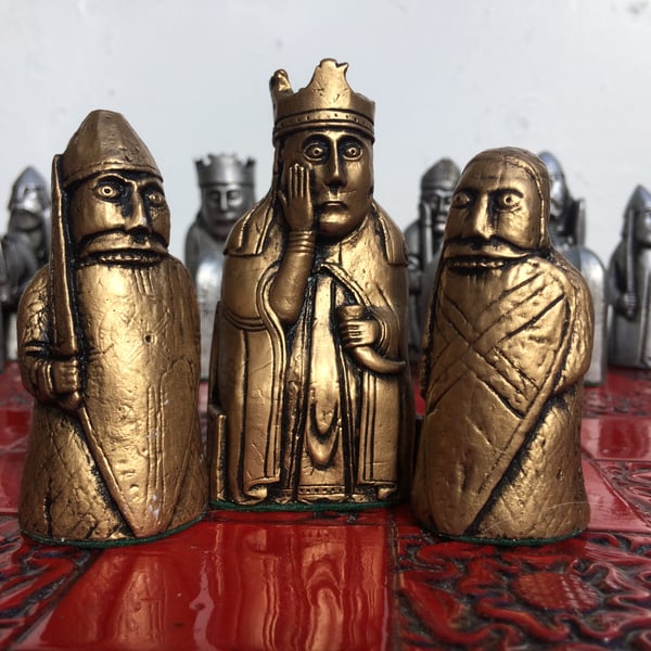 Beautiful Lewis Chess set - Lewis Chessmen Authentic Replica - Large rare chess 