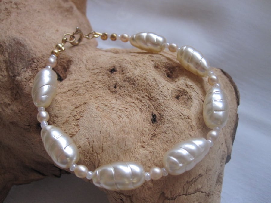 An Imitation Pearl Effect Bead Bracelet