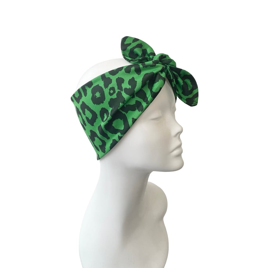Green pin up tie up headband, Wide summer rockabilly headband Bright leopard 