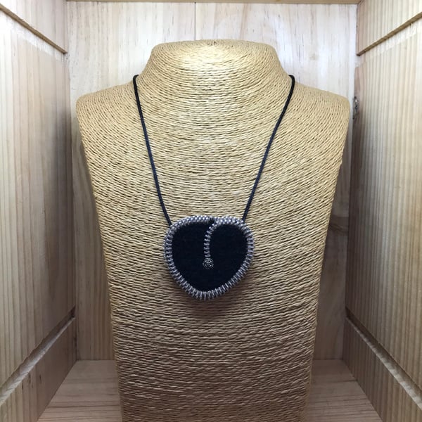  Felt Zip Necklace. (270)