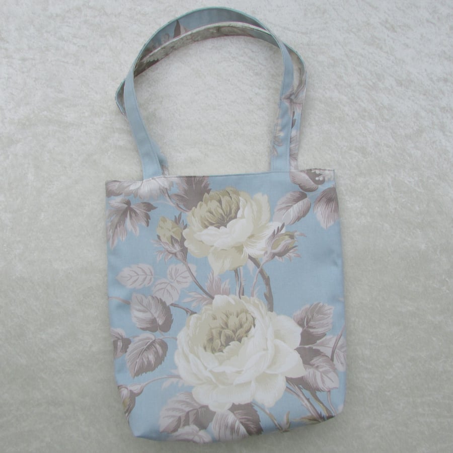 Pale summer roses tote bag