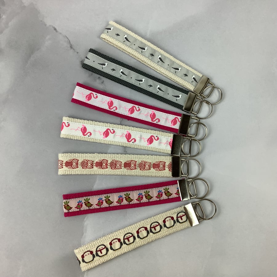 Birds wristlet key fob, Bird wrist key ring, 7 options, Handmade