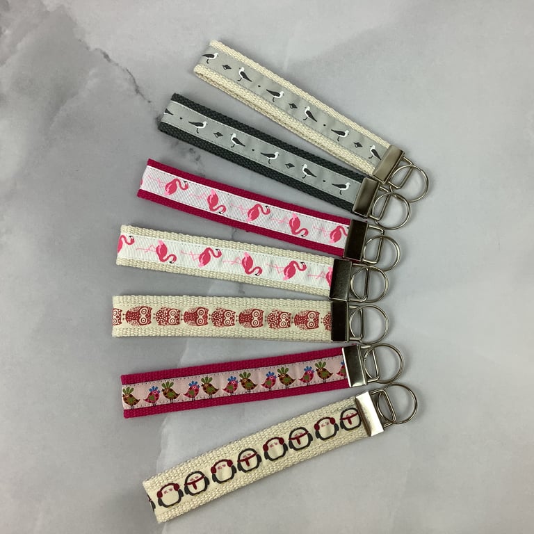 Birds wristlet key fob, Bird wrist key ring, 7 options, Handmade