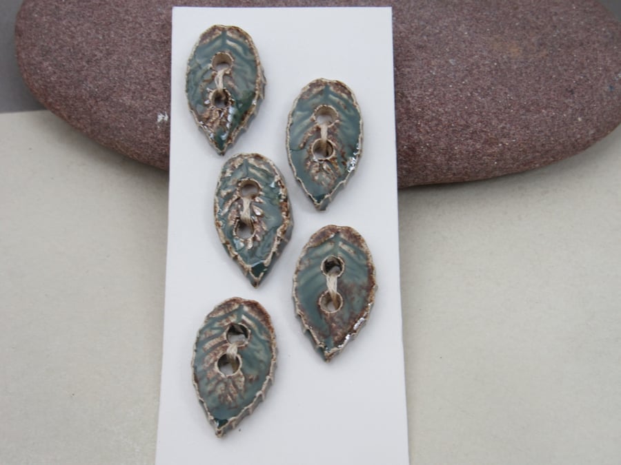 5 Small Leaf Shaped Sedge Green Ceramic Buttons