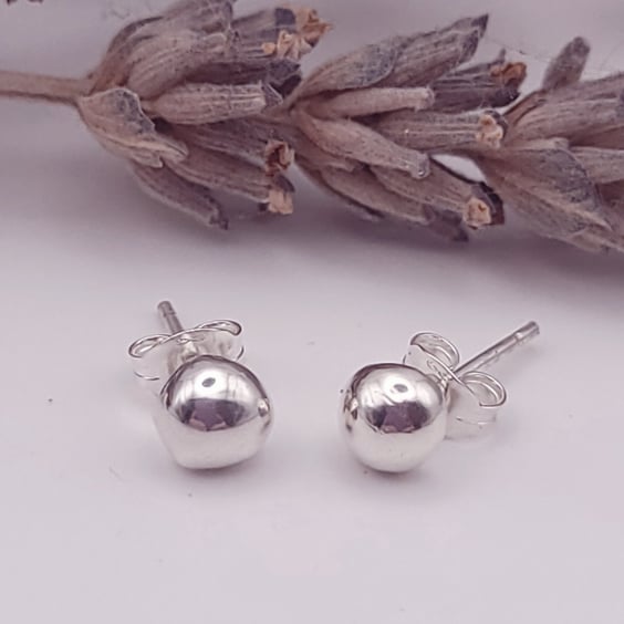 Classic & simple Sterling Silver Stud Earrings 