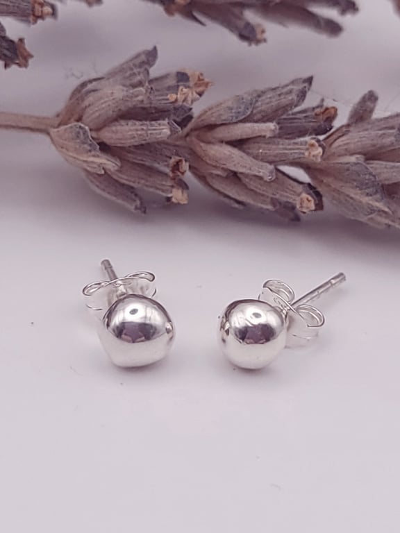 Classic & simple Sterling Silver Stud Earrings 