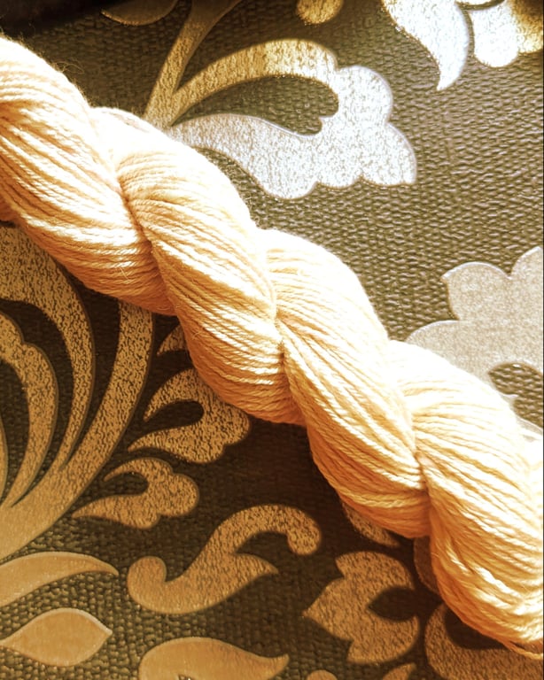 Skumtomte hand spun yarn – luxury fibre blend - 165 yards