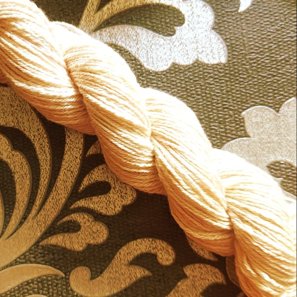 Skumtomte hand spun yarn – luxury fibre blend - 165 yards