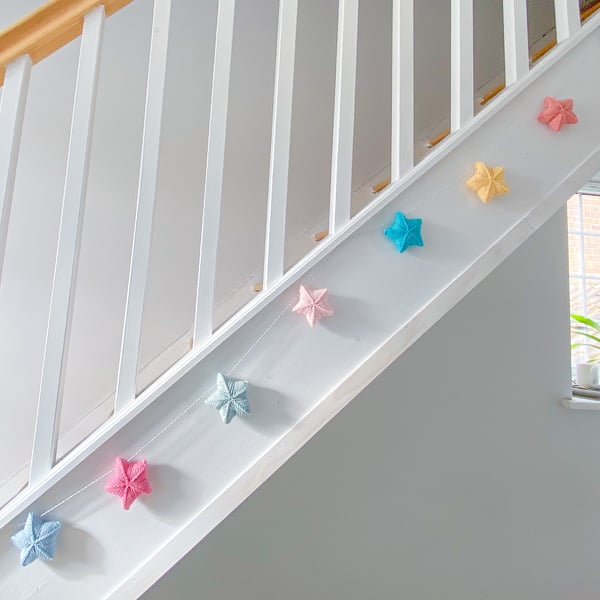 Knitted star garland bunting