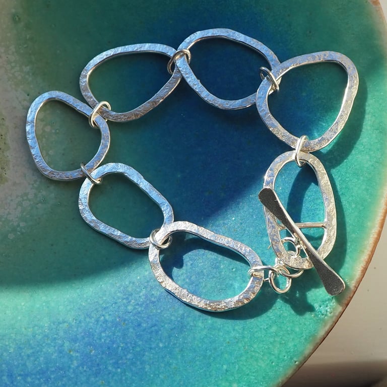 Hallmarked silver bracelet, hammered silver, large links