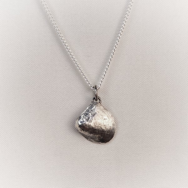 Sterling silver small seashell pendant
