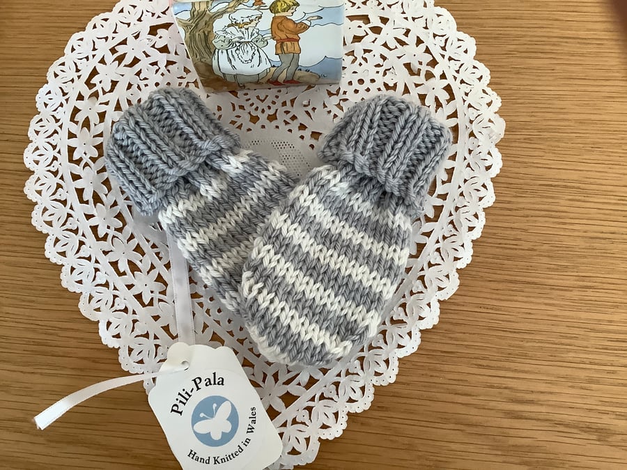 Hand Knitted Baby Mittens age 0-6 months