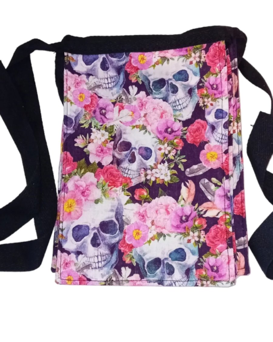 Skulls and roses bunting 