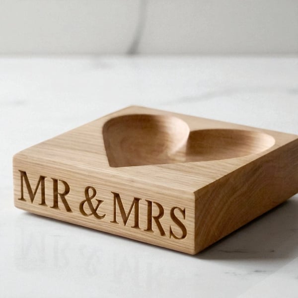 Personalised Oak Heart Bowl – Engraved Wedding Keepsake