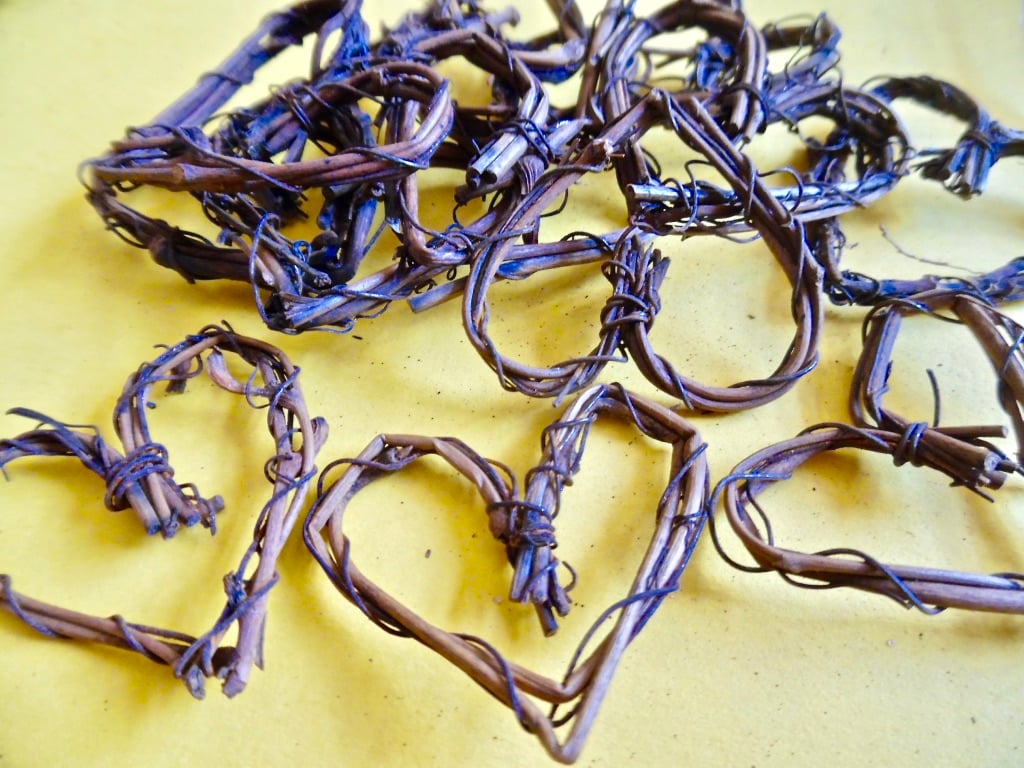 10 x 24mm small Grape Vine Hearts