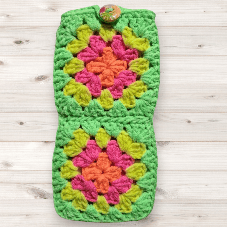retro granny square crochet glasses case