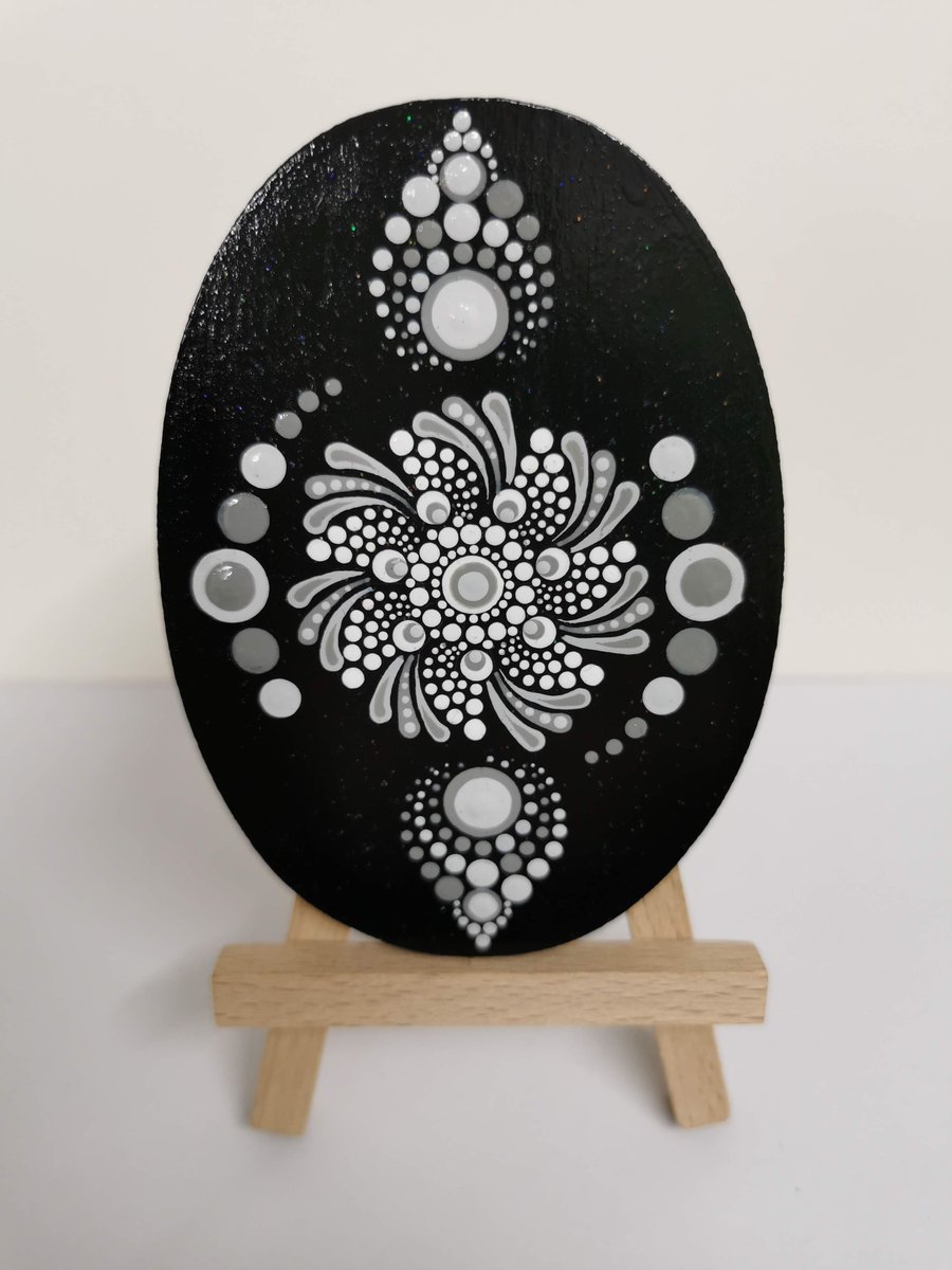 Hand painted black and white flower magnet