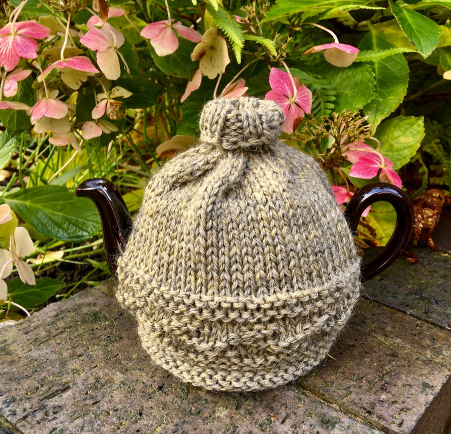 Small Taupe Leaf Tea Cosy, One Cup Tea Cozy