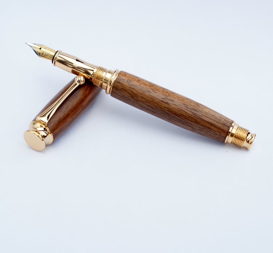 Fountain pen dressed in English Walnut