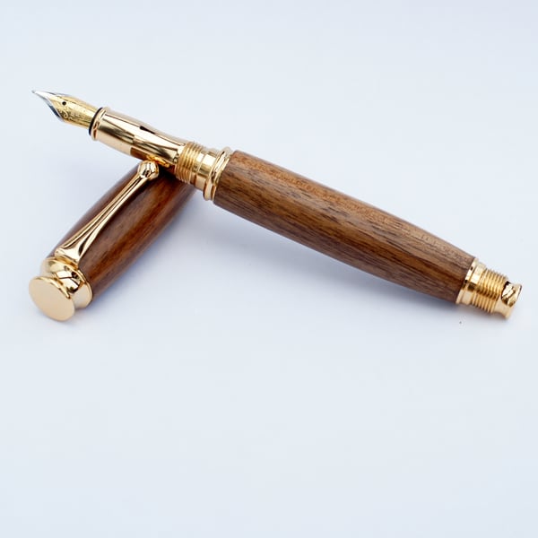 Fountain pen dressed in English Walnut