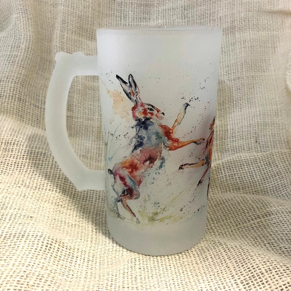 Fighting Hares Frosted Glass Tankard, Beer Stein, 500ml Drinks Glass with Handle