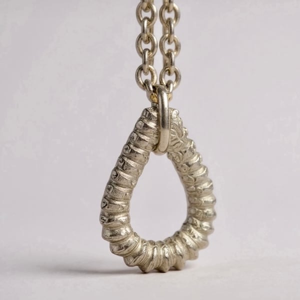 Thread tear drop necklace 