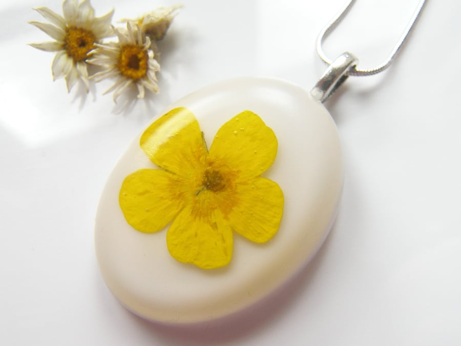Flower Necklace - Real Flower - BUTTERCUP