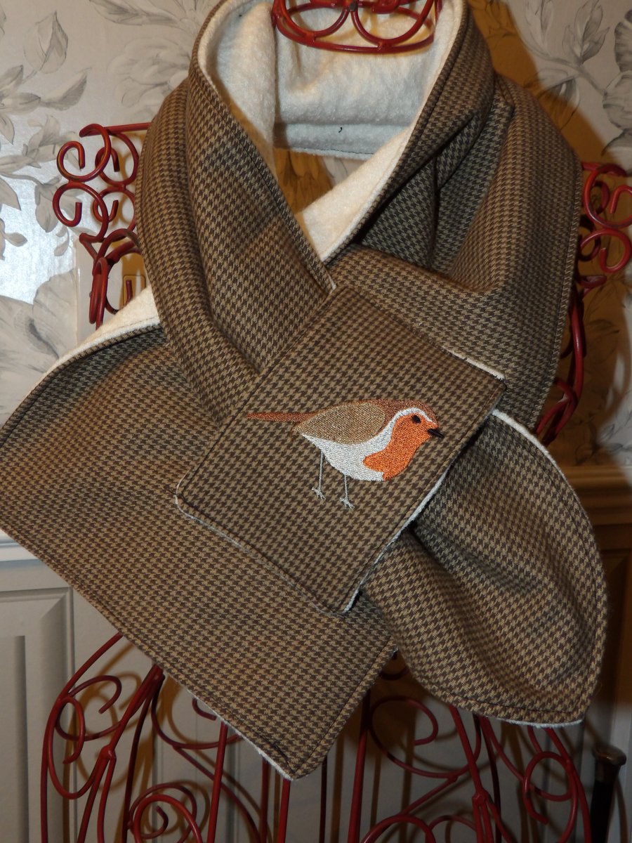 Tweed Robin embroidered neckwarmer New 