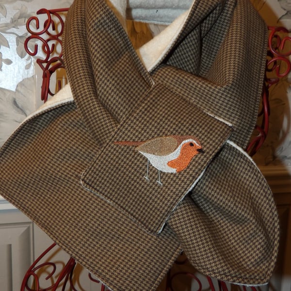 Tweed Robin embroidered neckwarmer New 