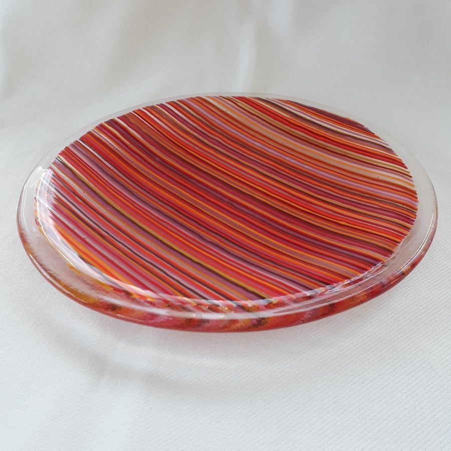 Stripes in shades of red glass plate, 20cm round decorative dish