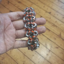 Paracord bracelet: The parallel hexagons