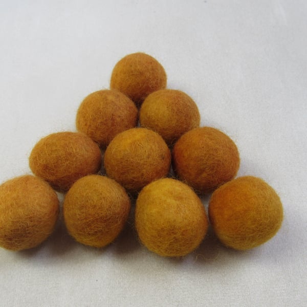 10 2cm Onion Gold Natural Dye Felt Balls