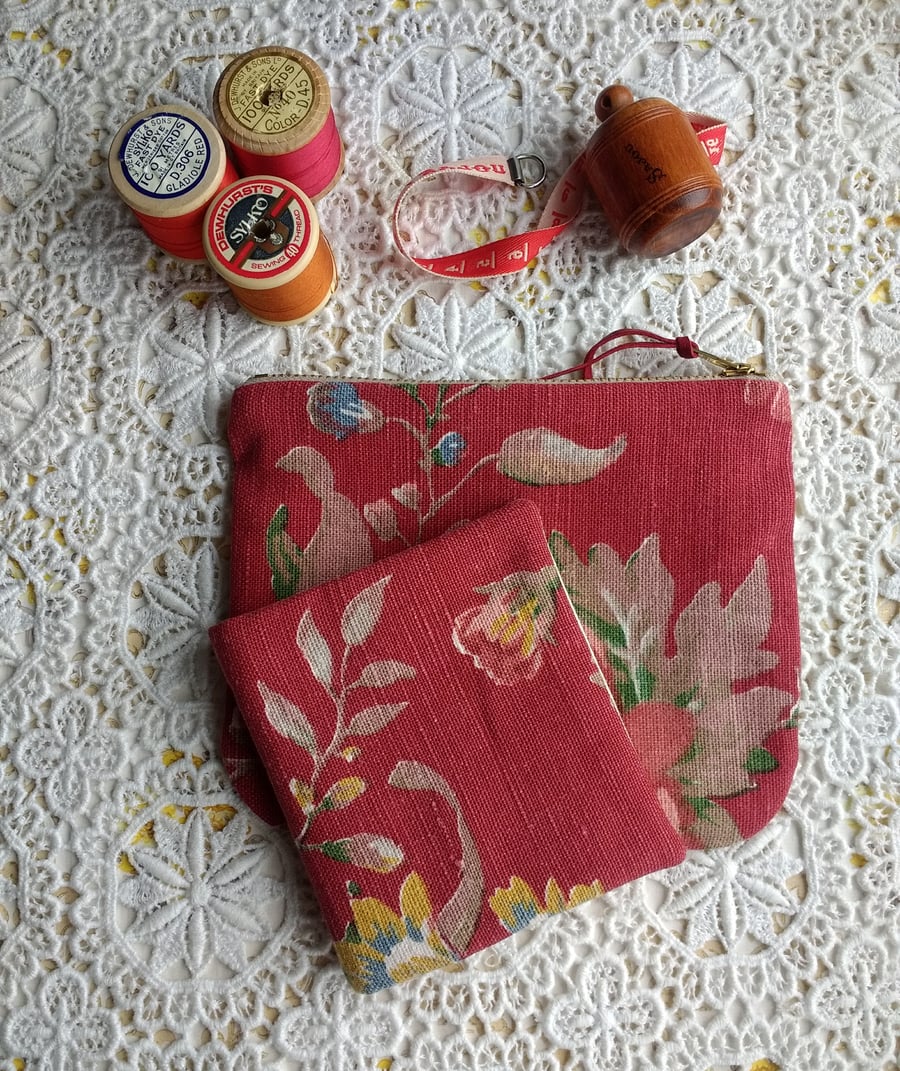 Little notions pouch and needlecase set