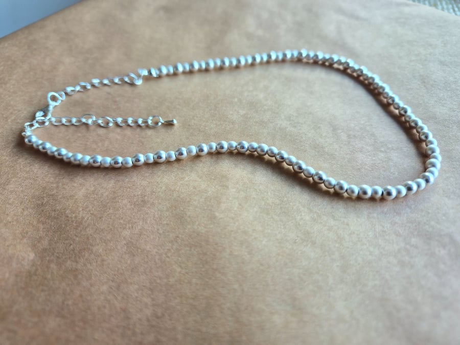 Simplicity necklace in Matte Silver.