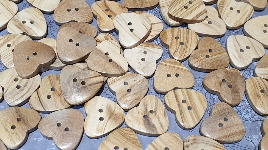 25mm (1") 40L REAL WOOD HEART Buttons x 5 Buttons